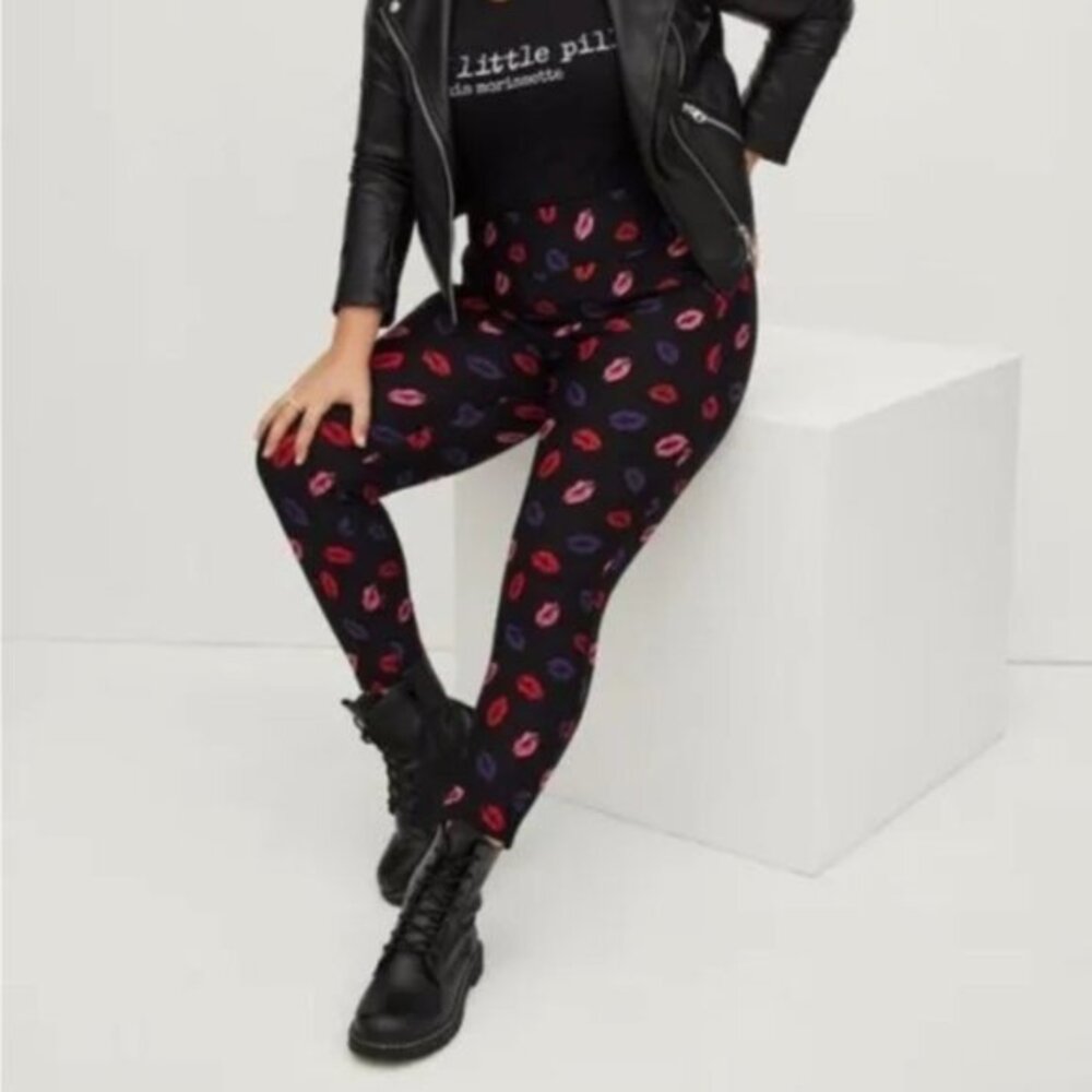 NWT Torrid Lips Print High Waist Pixie Ponte Pant 1